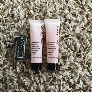 Mary Kay Extra Emollient Night Cream samples with brush